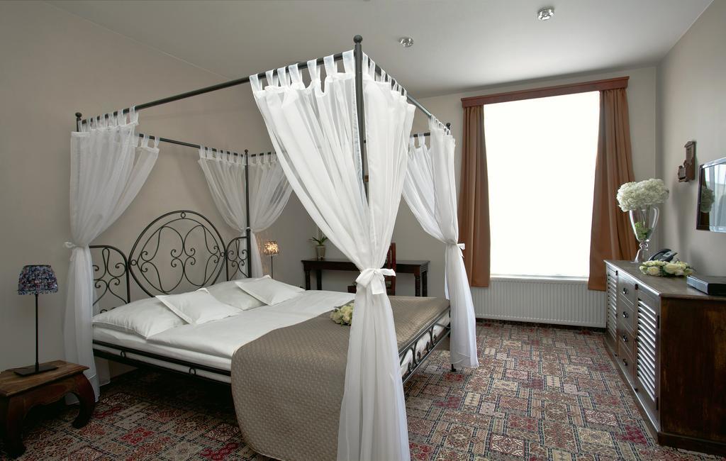 Hotel Tacl Holesov Exterior photo